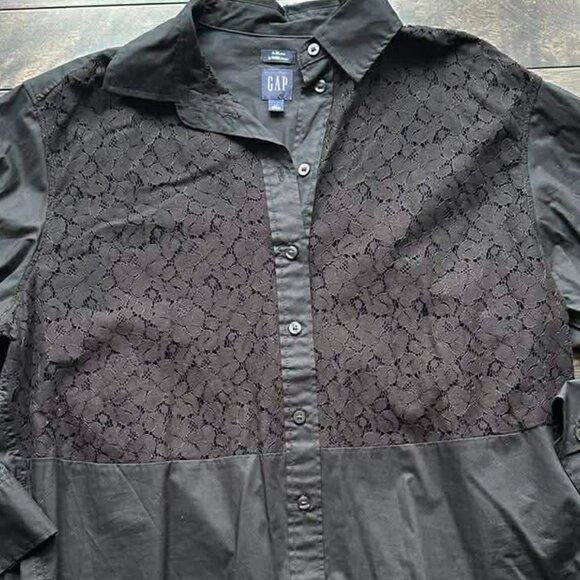 Gap Lace Front Oversized Button Down top - Picture 3 of 3
